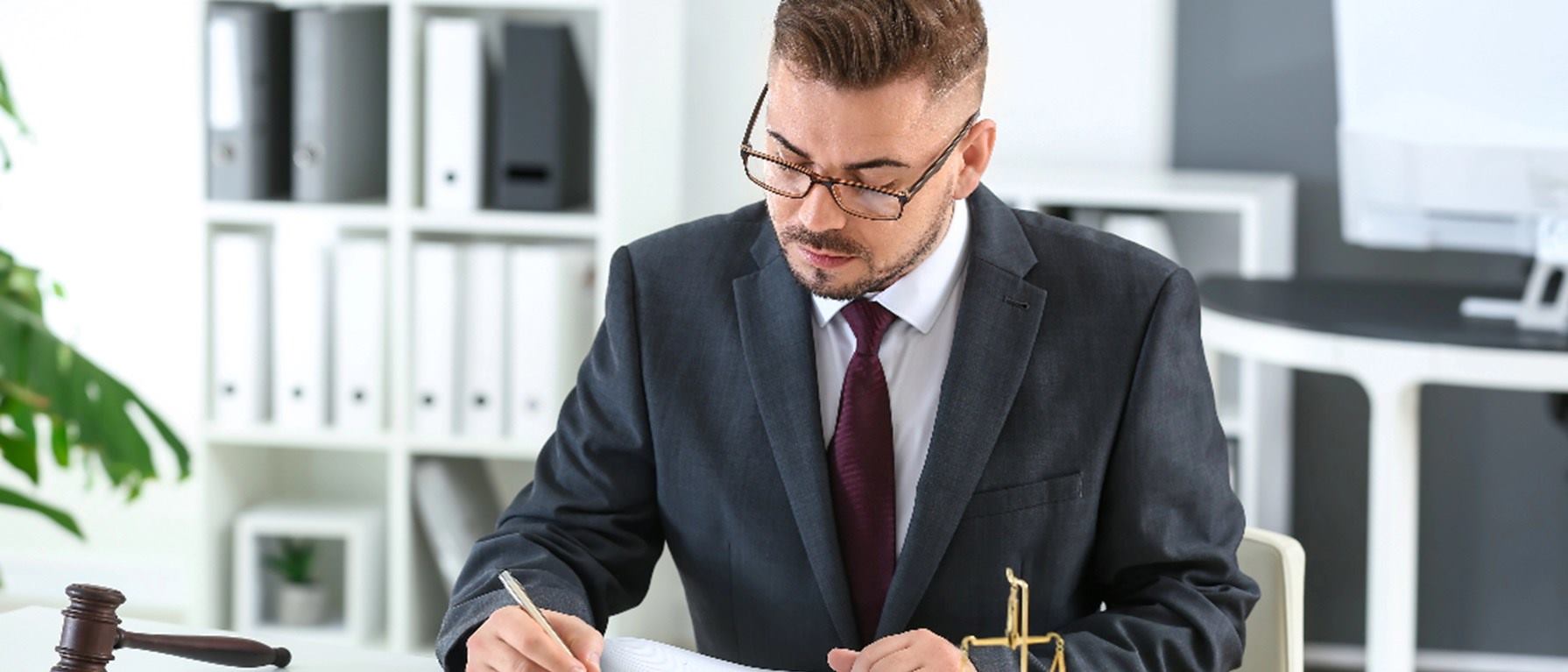 JAVIER RIAÑO & ABOGADOS ASOCIADOS